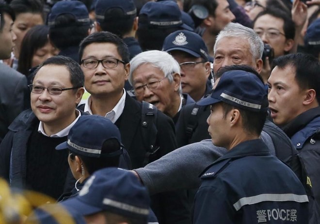 Лидеры протестного движения в Гонконге сдались полиции - ảnh 1